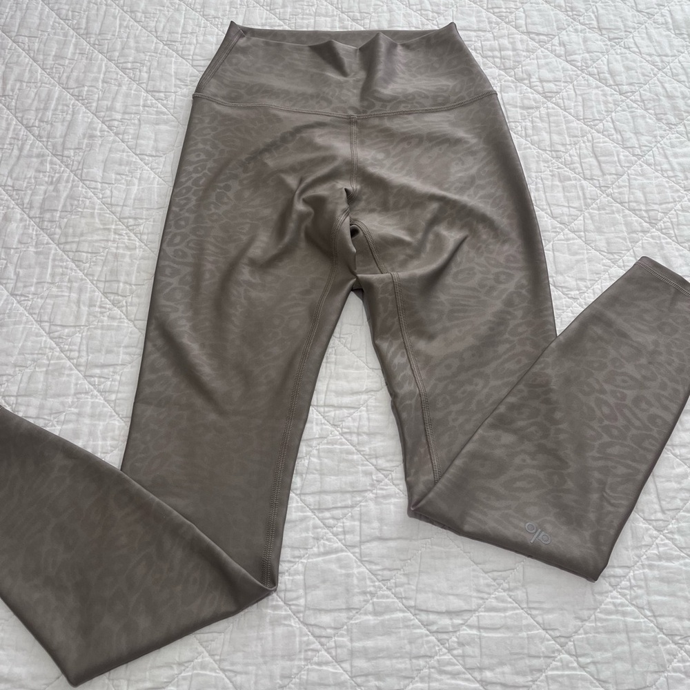 ALO Yoga Pants RN 87370 High Waisted Women’s Size S Animal Print